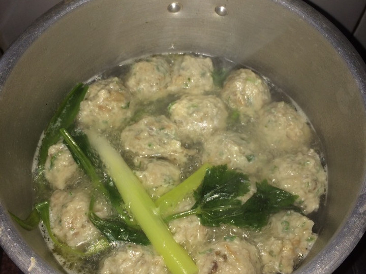 Wajib coba! Resep membuat Bakso ayam yang nikmat