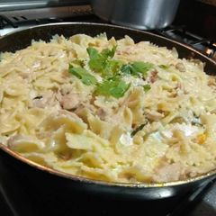 A picture of Chicken and Bacon Creamy Pasta.