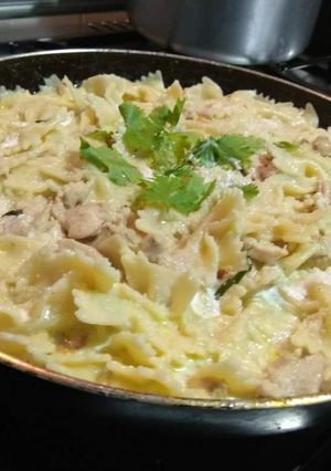 A picture of Chicken and Bacon Creamy Pasta.