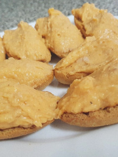 Una foto de Canapés de patata y atún