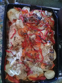 Una foto de Suprema de Pavo con verduras asadas