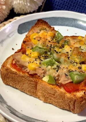 美味早餐新選擇！鮪魚玉米青椒吐司披薩 的食譜成品照片