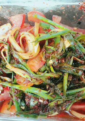 Hình của món Salad hành lá và cà chua.