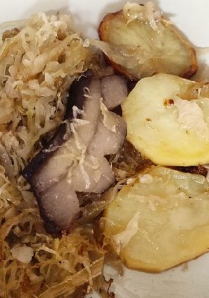 Szalonnás -savanyú káposztás krumpli recept fotója