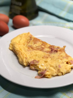 Una foto de Tortilla francesa de jamón York y queso