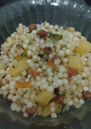 साबूदाने का पोहा (sabudana poha recipe in hindi) रेसिपी मुख्य फोटो