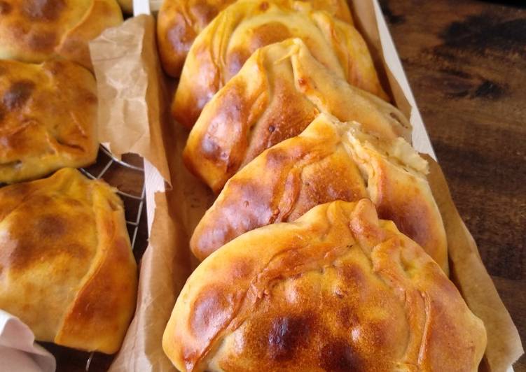 Empanadillas chilenas, versión con carne picada en panificadora y horneadas