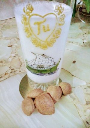 Una foto de Leche de almendras. Leche  Vegana