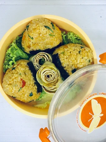 Cara Sederhana Menyiapkan Resep  Onigiri Nasi Goreng Bento yang Enak, Lezat