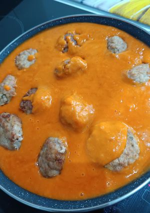 Una foto de Albóndigas con tomate