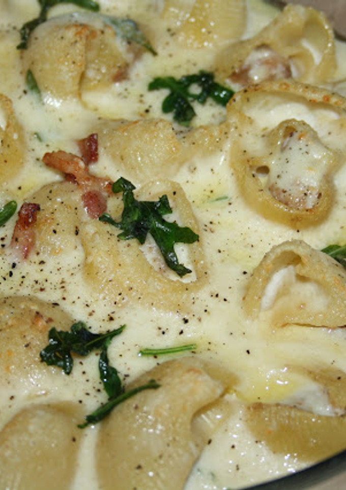 Una foto de Galets gratinados con rúcula y bacon