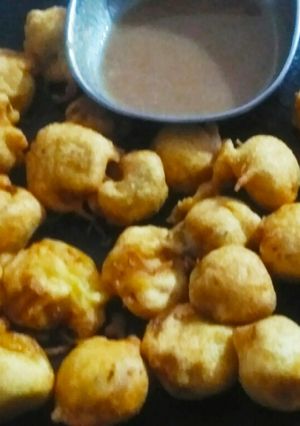પાકા કેળા ના ભજીયા (Ripe Banana Bhajiya Recipe In Gujarati) રેસીપી મુખ્ય ફોટો