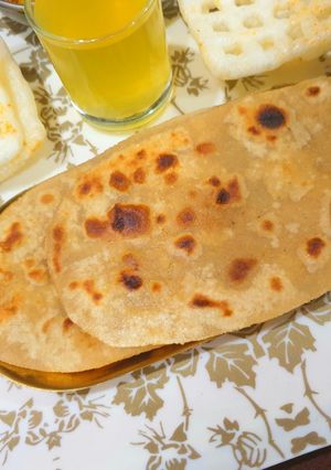 घी अजवाइन रोटी(Ghee ajwain roti recipe in hindi) रेसिपी मुख्य फोटो