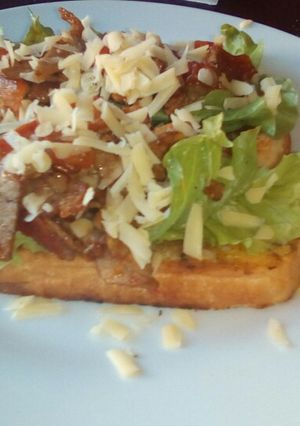 A picture of Tiger bread toast with roast beef and tomatoes.