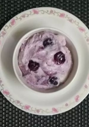 A picture of Black currant (Violet) Shrikhand.