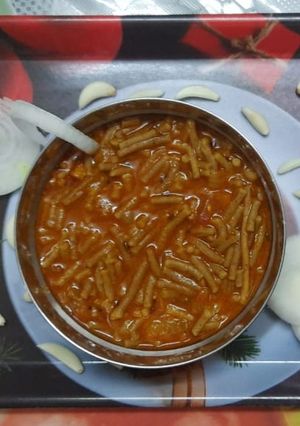 રતલામી સેવ નુ શાક(ratlami sev nu shaak recipe in Gujarati) રેસીપી મુખ્ય ફોટો