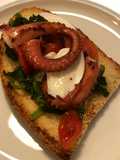 Crostone moscardini friarielli mozzarella di bufala e datterini
