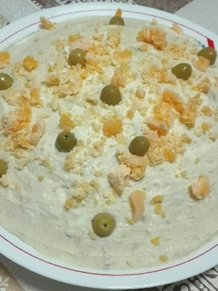 Una foto de Ensaladilla tradicional de patatas y atún