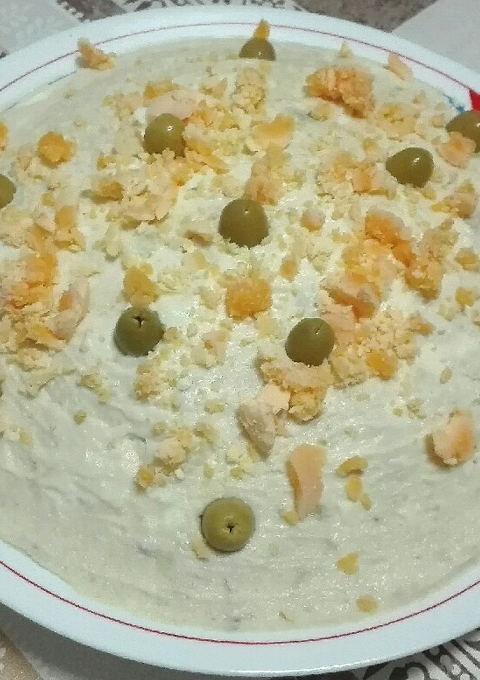 Una foto de Ensaladilla tradicional de patatas y atún