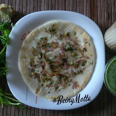 A picture of Onion utappam.