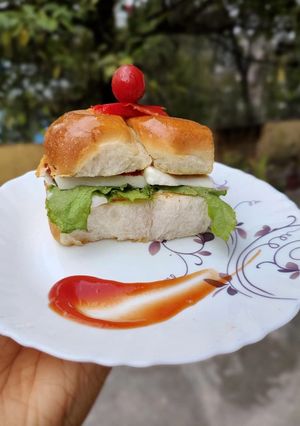 A picture of Instant pav burger.
