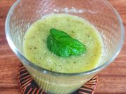 Une photo de banane et menthe
