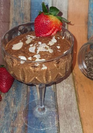 Una foto de Mousse de chía y lino con cacao y apio