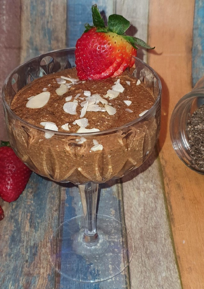Una foto de Mousse de chía y lino con cacao y apio