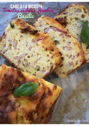 Une photo de Cake à la ricotta tomates séchées jambon et basilic