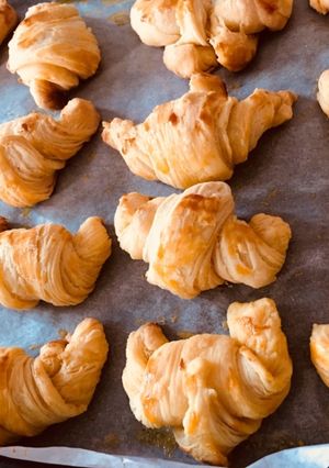 A picture of Croissant with Margarine.