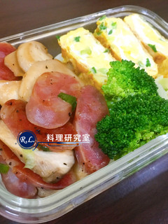 【一鍋到底】香腸炒杏鮑菇便當 的食譜成品照片
