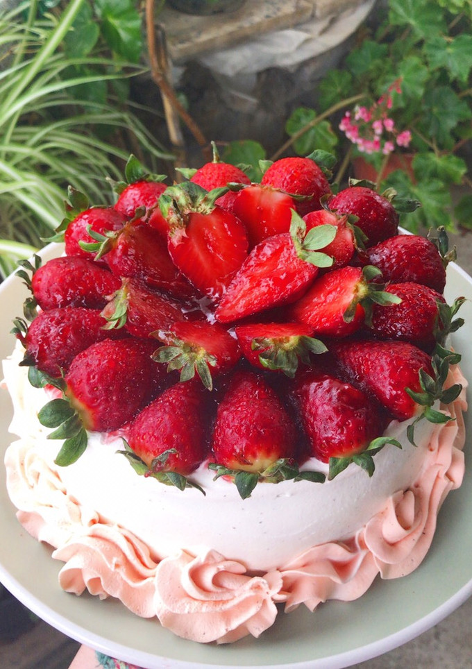 Una foto de 🍰Tarta nata y fresa🍓