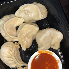 A picture of Momos.