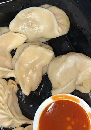 A picture of Momos.