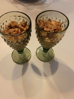 Φωτογραφία της συνταγής Mousse καραμέλας και crumble με φυστικοβούτυρο