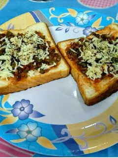 A picture of Bread pizza.