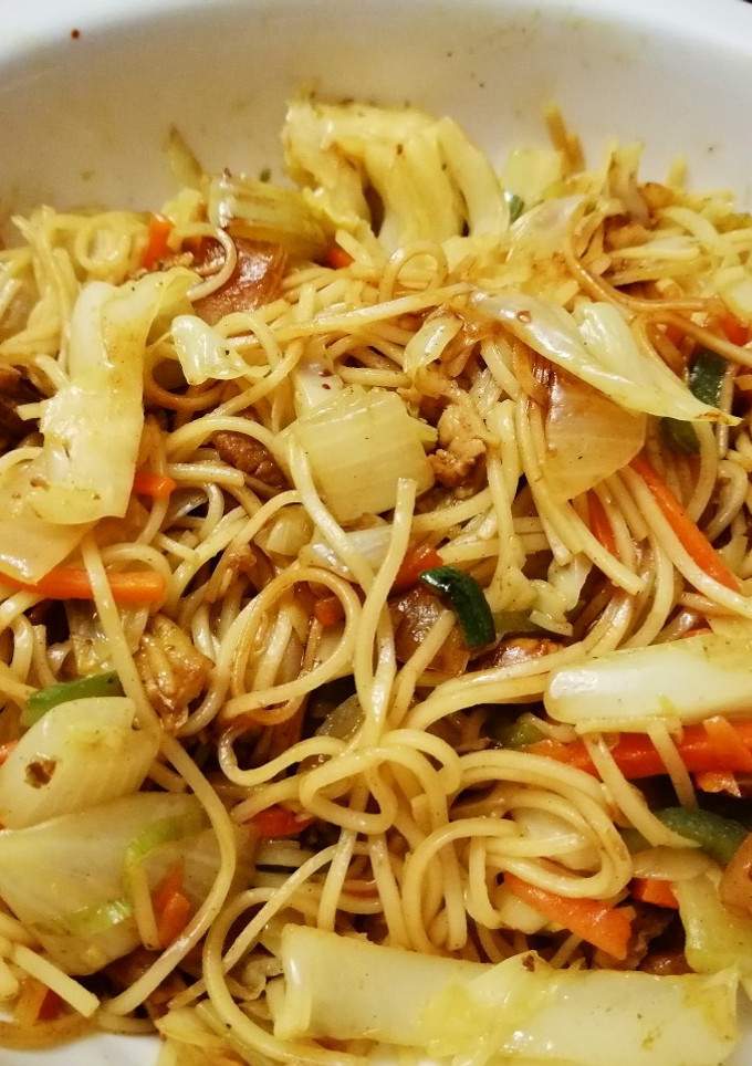 Una foto de Chow Mein de Costilla Dulce de Cerdo
