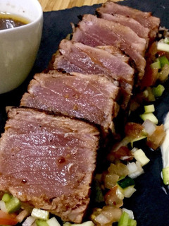 Una foto de Tataki de atún a mi manera