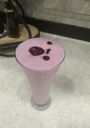 A picture of Triple Berry smoothie.