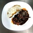 Conejo en salsa de chocolate