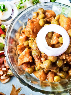 ड्राई मटर आलू की सब्जी (dry matar aloo ki sabzi recipe in Hindi) रेसिपी मुख्य फोटो
