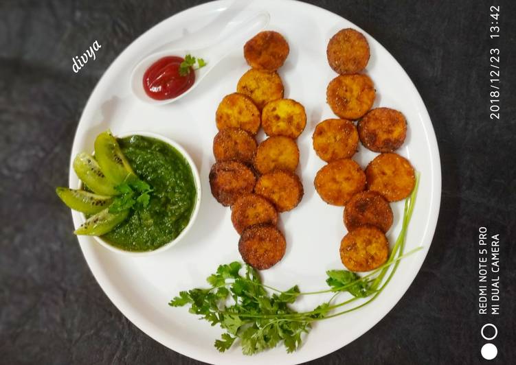 Recipe of Award-winning Ripe banana fritters with kiwi dip