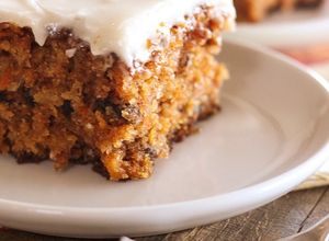 รูปของ Healthy Carrot Cake with Yoghurt Sauce เค้กแครอทซอสโยเกิร์ต หม้ออบลมร้อน