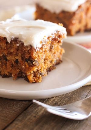รูปของ Healthy Carrot Cake with Yoghurt Sauce เค้กแครอทซอสโยเกิร์ต หม้ออบลมร้อน