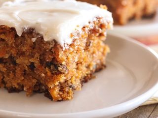 Healthy Carrot Cake with Yoghurt Sauce เค้กแครอทซอสโยเกิร์ต หม้ออบลมร้อน