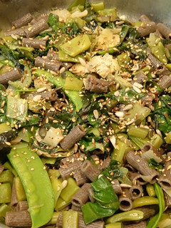 Una foto de Pasta con acelgas