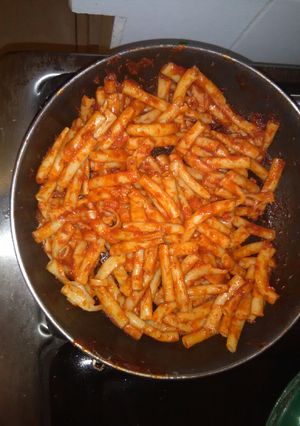 Una foto de Pasta Macarrones con concentrado de tomate