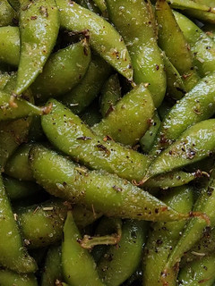 Una foto de Edamame con hierbas provenzales 🤤 y cebolla en polvo