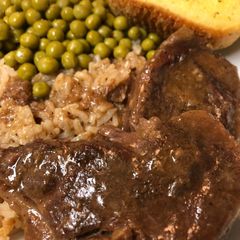 A picture of Steak and Gravy.