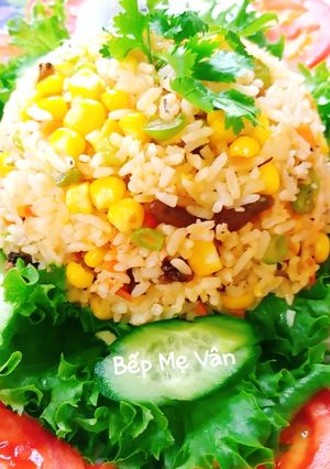 Hình của món Cơm chiên cá cơm chay và rau củ.